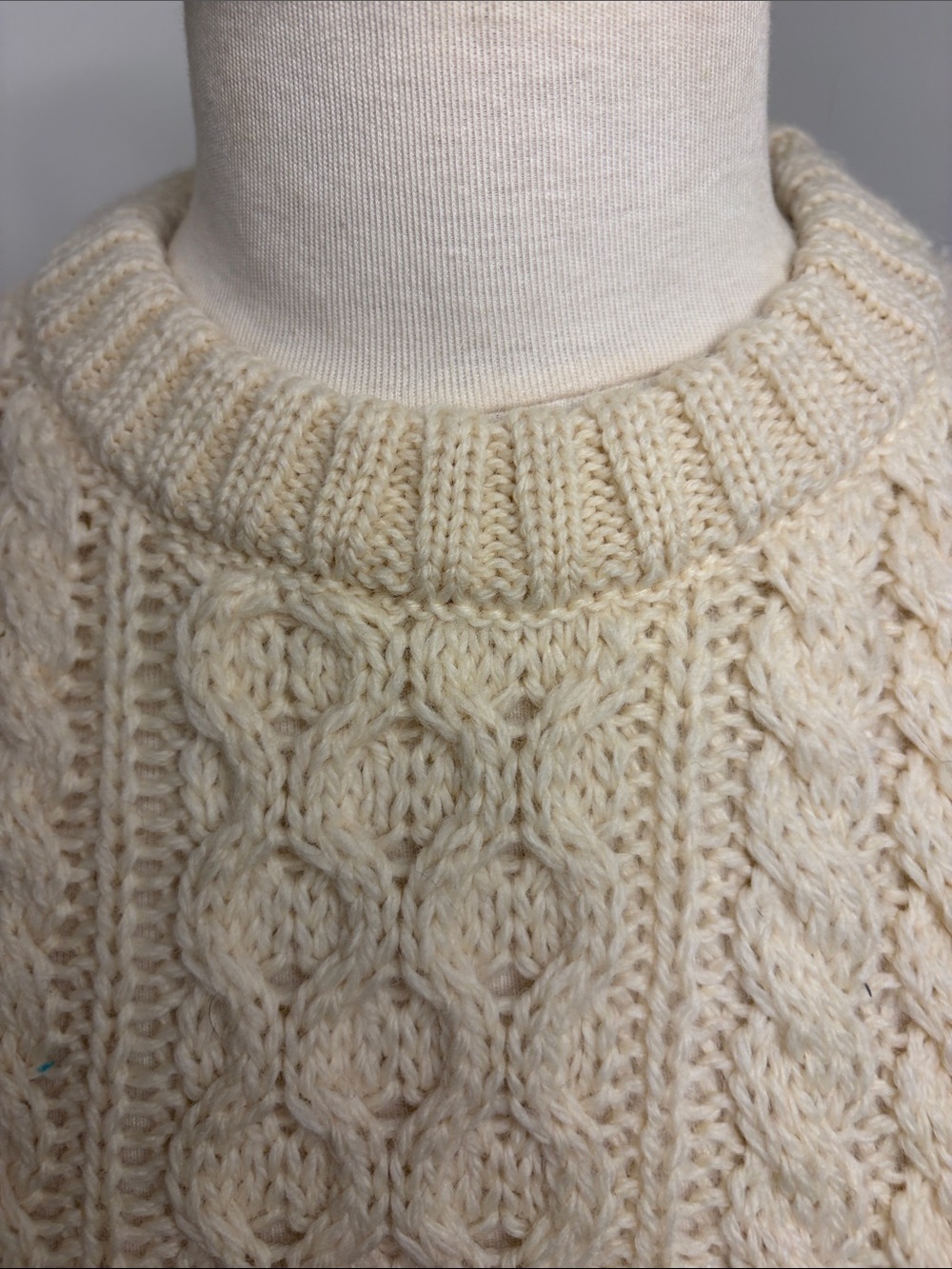 Vintage CHEVIOT CRAFTS Scottish Aran Cable Knit Wool Sweater Cream SIZE LARGE - Picture 4 of 13